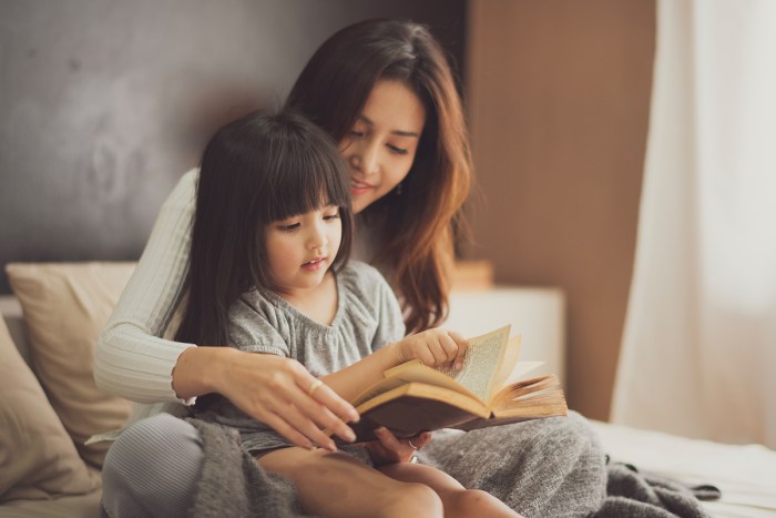 Manfaat membaca buku bagi perkembangan anak
