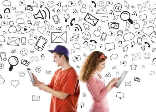 Pengaruh Media Sosial pada Pendidikan Remaja: Tantangan dan Peluang