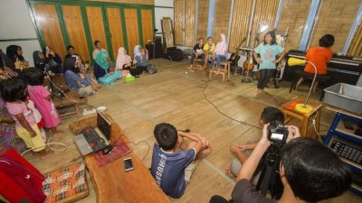 Formal pendidikan lewat dini usia bakat mengembangkan seni anak pelatihan memberikan kursus