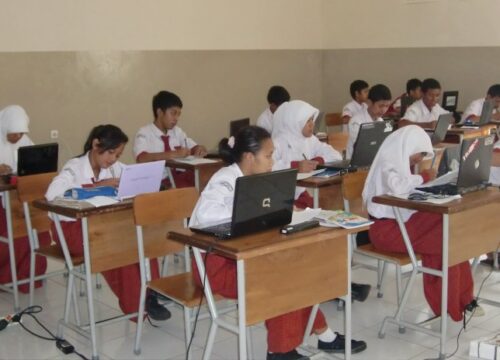 Perbedaan Pendidikan dan Pembelajaran: Esensi Pengetahuan dan Perolehannya