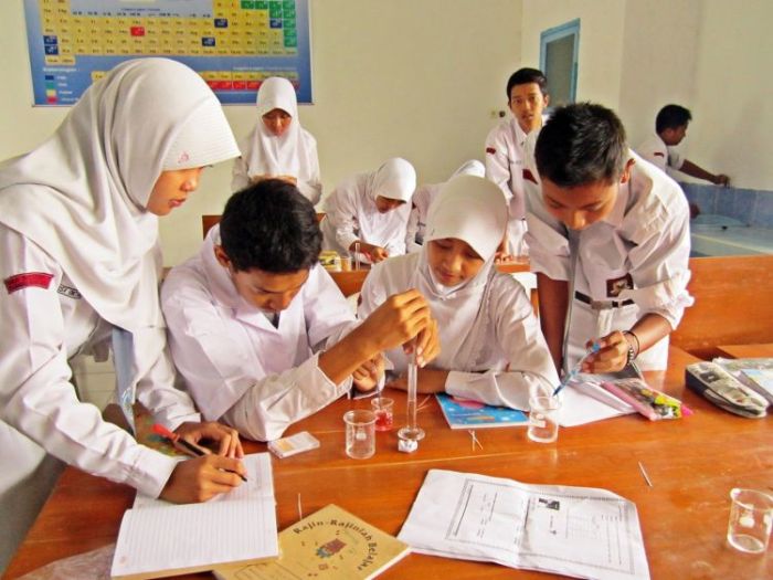 Metode pembelajaran holistic education untuk pengembangan seluruh individu