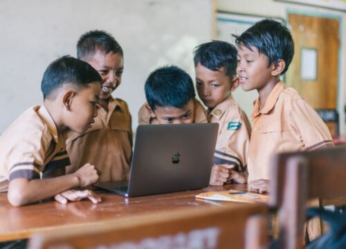 Strategi Social Learning: Belajar dari Sesama