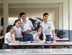 Cara Memilih Sekolah Menengah Terbaik untuk Masa Depan Anak Anda
