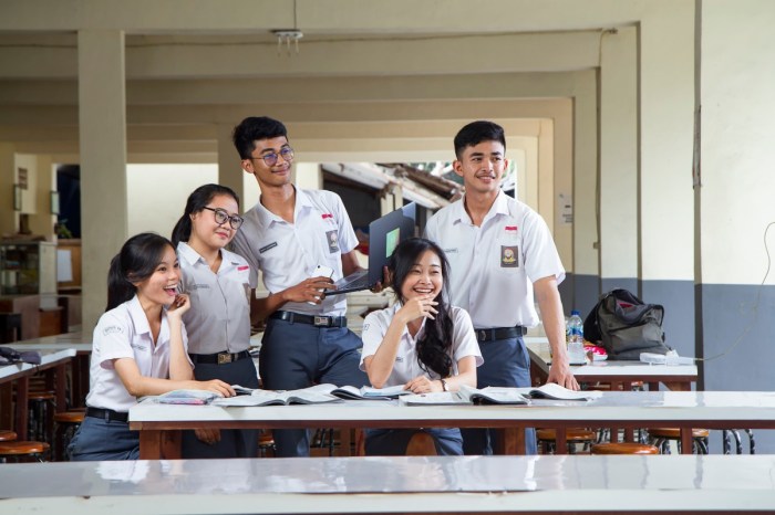 Cara memilih sekolah menengah terbaik untuk anak Anda
