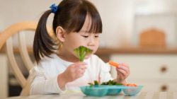 Cara Menciptakan Kebiasaan Makan Sehat pada Anak