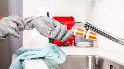 Cara mengatasi tempat cuci piring mampet