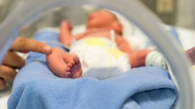 Cara merawat bayi prematur 8 bulan