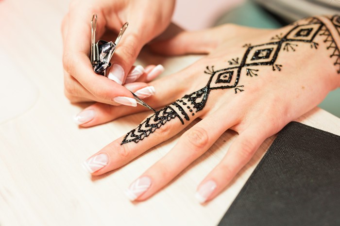 Cara buat tato henna