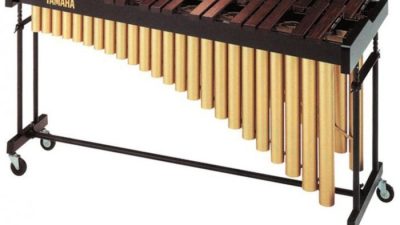 Alat musik marimba dimainkan dengan cara