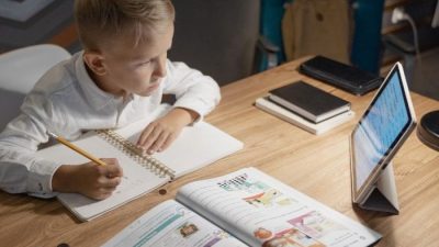 Dampak positif dari globalisasi dalam bidang pendidikan adalah