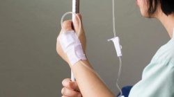 Cara memasang infus di tangan