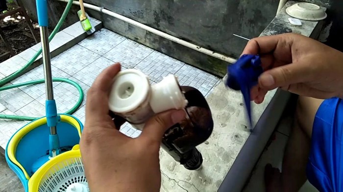 Cara memperbaiki pelampung toilet duduk