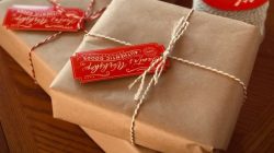 Cara Membungkus Kado Cokelat yang Indah dan Berkesan