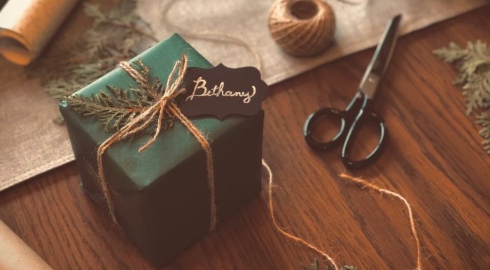 Cara bungkus kado coklat