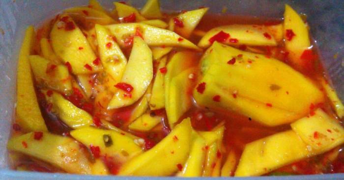 Cara membuat asinan mangga muda sederhana