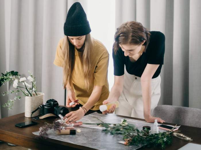 Cara foto produk dengan mini studio