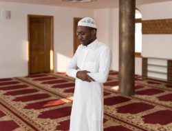Cara Menjamak Sholat Dhuhur di Waktu Ashar: Panduan Lengkap 3 Cara Menjamak Sholat Dhuhur di Waktu Ashar: Panduan Lengkap