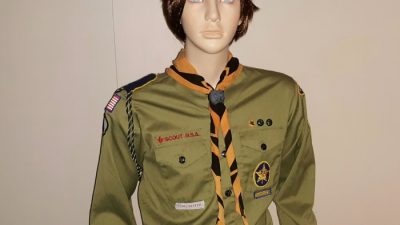 Cara memakai topi baret pramuka