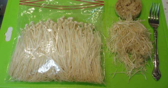 Cara mencuci jamur enoki