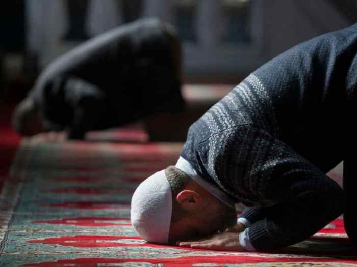 Cara sholat jamak maghrib di waktu isya