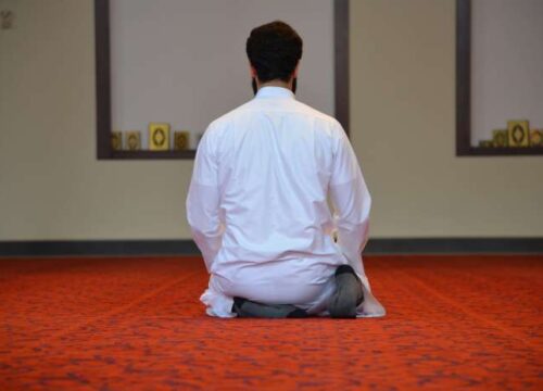 Cara Shalat Duduk di Lantai: Panduan Lengkap dan Manfaatnya