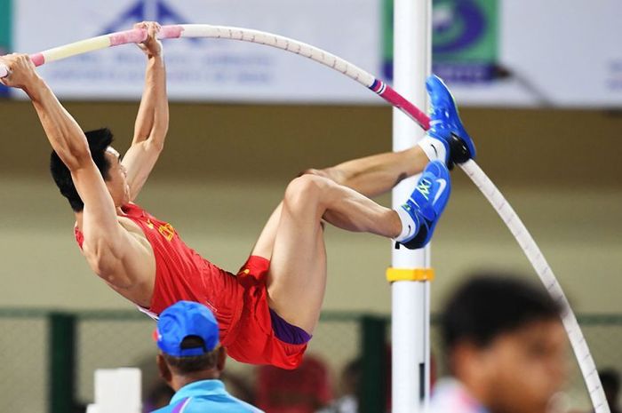 Lompat jauh termasuk cabang olahraga atletik nomor
