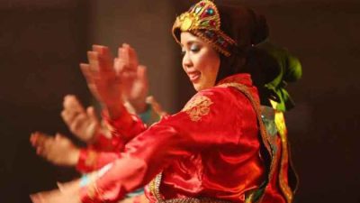 Unsur Utama dalam Tari Adalah Gerak, Irama, dan Bentuk