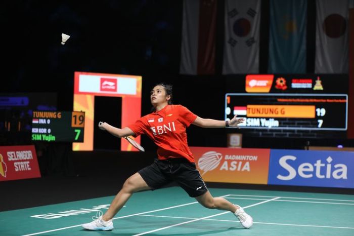 Awal gerakan pada saat memukul adalah