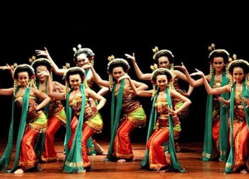 Fungsi Pola Lantai dalam Tarian Adalah Pengaruhnya terhadap Suasana, Emosi, dan Narasi