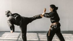 Serangan pencak silat yang menggunakan kaki umumnya disebut