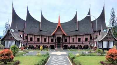 Lagu daerah tradisional minang didominasi dengan iringan musik