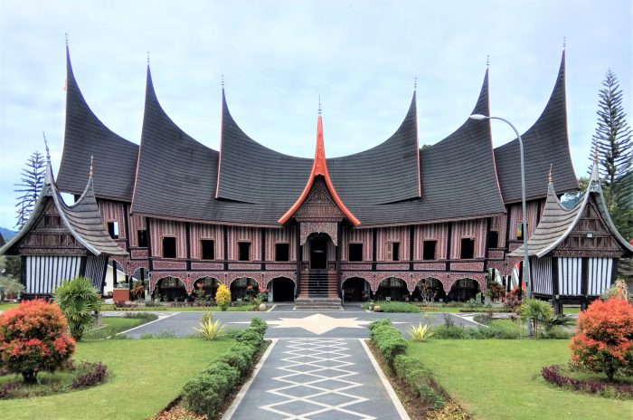 Lagu daerah tradisional minang didominasi dengan iringan musik