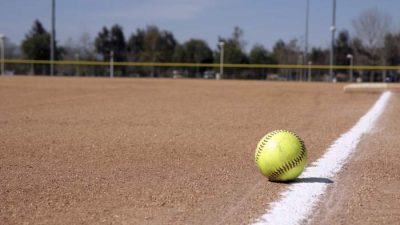 Softball bentuk lapangan dengan