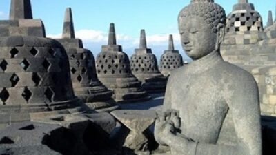 Jenis benda yang termasuk ke dalam karya tiga dimensi adalah