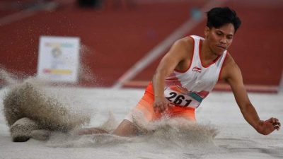 Lebar lintasan awalan pada lompat jauh adalah