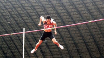 Lompat tinggi gaya straddle biasa disebut gaya