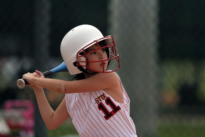 Softball adalah olahraga permainan yang menggunakan bola