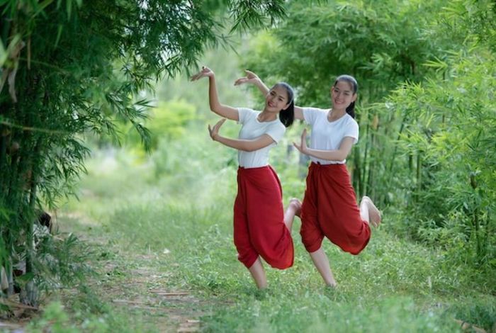 Sajian tari yang mengungkapkan peristiwa atau cerita disebut