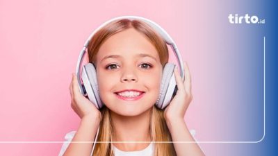 Bila kita mendengarkan lagu yang terdengar hanya suara musik disebut