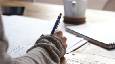 Langkah yang dapat dilakukan untuk menguji kebenaran hipotesis adalah