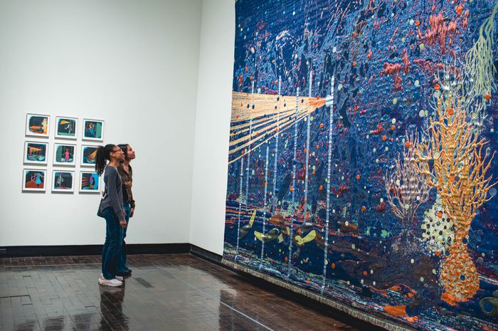 Pameran yang menampilkan berbagai jenis karya seni disebut dengan pameran