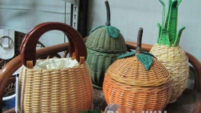 Pengembangan produk kerajinan hiasan untuk pasar lokal adalah