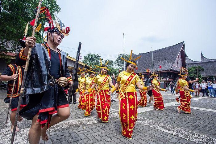 Gerakan tarian yang menggunakan keindahan disebut gerak