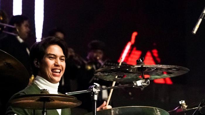 Berikut ini yang tidak termasuk alat musik ritmis adalah