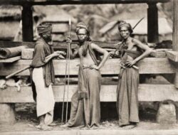 Bangsa Deutro Melayu Peralatan dari Berbagai Bahan