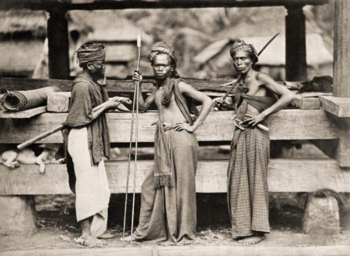 Bangsa deutero melayu sudah menghasilkan peralatan yang terbuat dari
