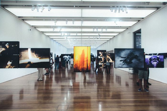 Berdasarkan jumlah peserta pameran dibagi menjadi