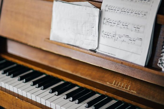 Unsur pendukung sebuah karya musik salah satunya adalah