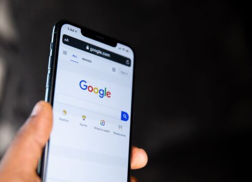Perubahan Besar Dunia Pencarian Online dari Google Menuju Media Sosial dan AI