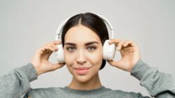 Cara pemakaian headset yang benar